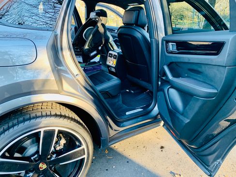 Used 2019 Porsche Cayenne image 14