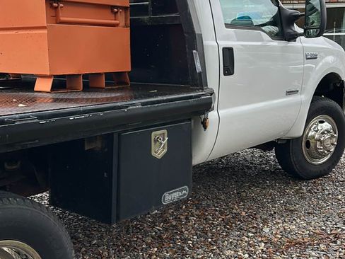 Used 2007 Ford F350 4x4 Regular Cab DRW Super Duty image 2