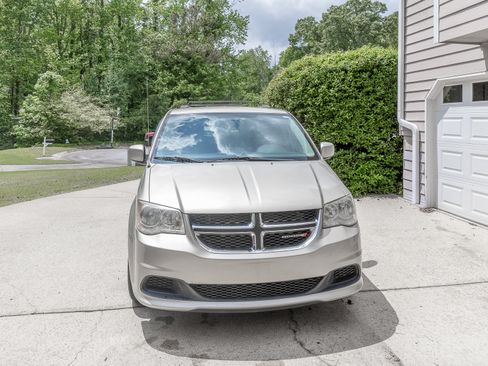 Used 2014 Dodge Grand Caravan SXT FWD image 10