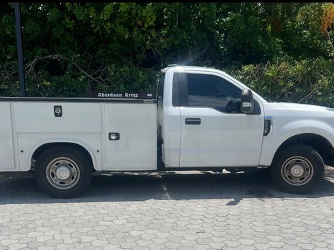Used 2022 Ford F250 XL w/ Power Equipment Group image 2