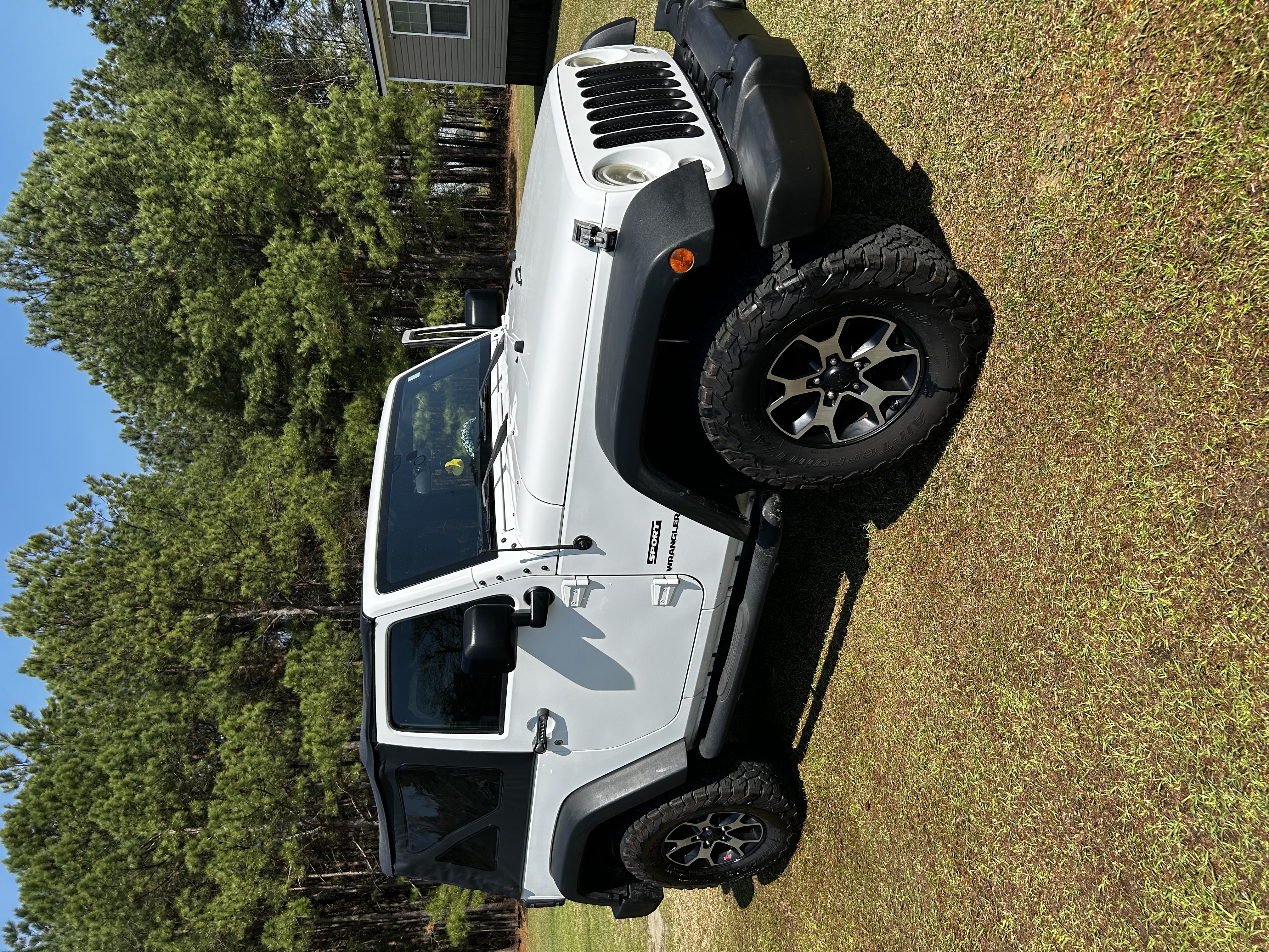 Used 2016 Jeep Wrangler Sport w/ Connectivity Group AWD/4WD image 1