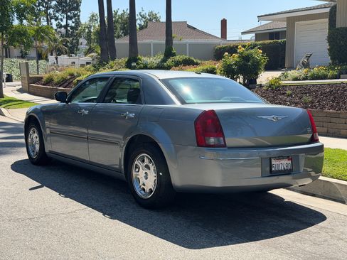 Used 2006 Chrysler 300 Touring RWD image 6