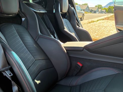 Used 2025 Chevrolet Corvette Stingray Premium Cpe w/ Z51 Performance Package RWD image 18