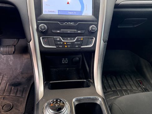 Used 2019 Ford Fusion SE image 21
