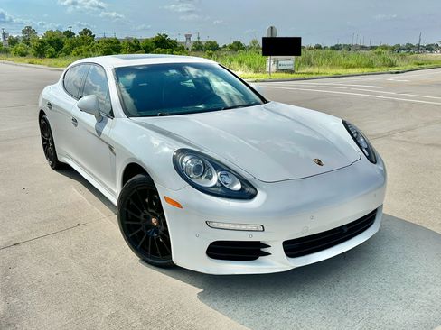 Used 2014 Porsche Panamera S image 1