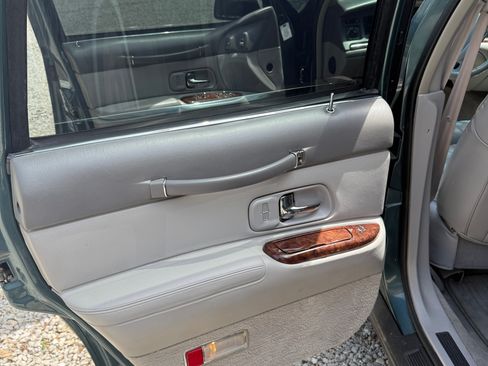 Used 1996 Lincoln Town Car Executive RWD image 11