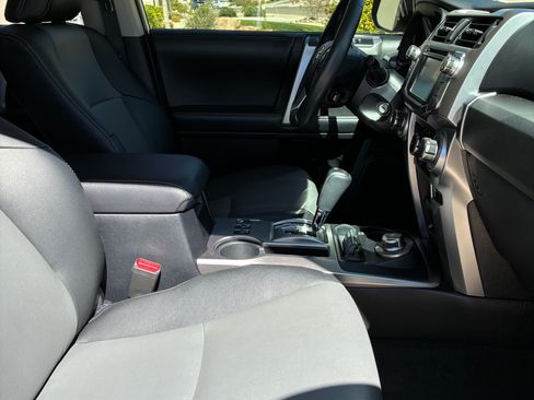 Used 2019 Toyota 4Runner SR5 Premium image 10