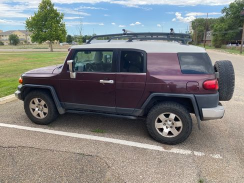 Used 2007 Toyota FJ Cruiser 2WD image 2