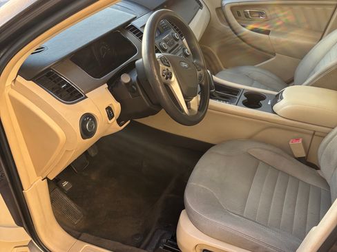 Used 2014 Ford Taurus SE image 12