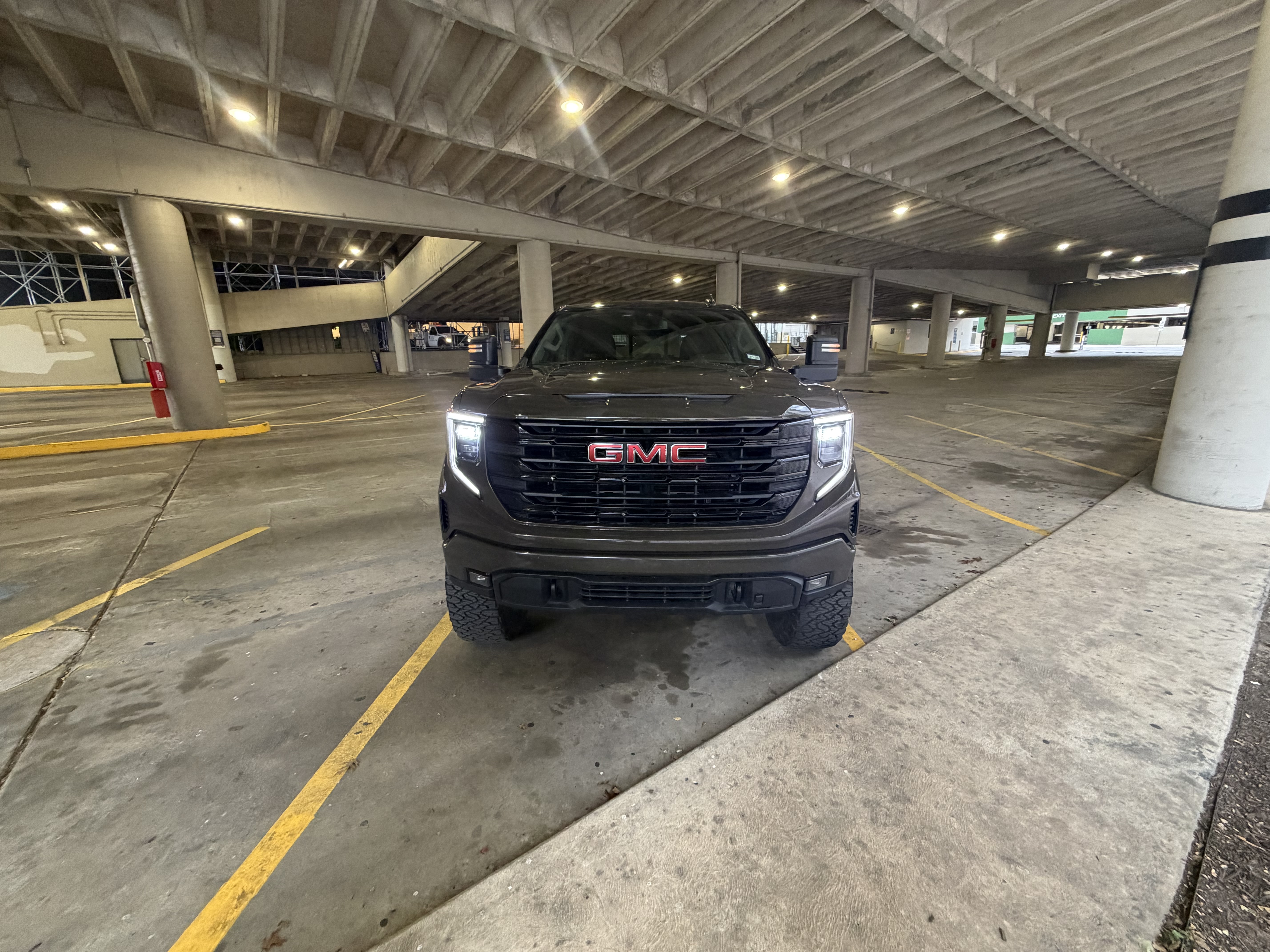 Used 2024 GMC Sierra 1500 Elevation w/ Preferred Package AWD/4WD image 4