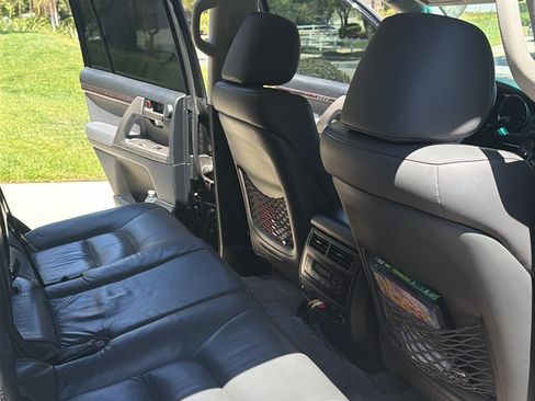 Used 2011 Toyota Land Cruiser w/ Upgrade Pkg AWD/4WD image 9