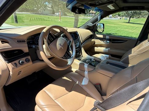 Used 2018 Cadillac Escalade Platinum AWD/4WD image 13