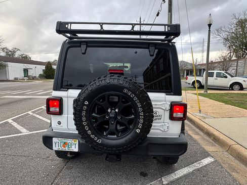 Used 2021 Jeep Wrangler Sport image 4