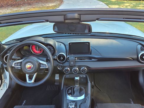 Used 2020 FIAT 124 Spider Abarth image 23