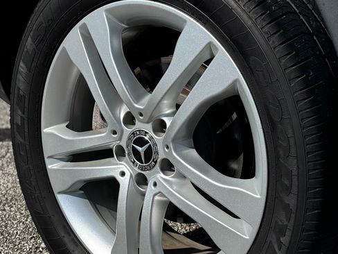 Used 2019 Mercedes-Benz GLA 250 4MATIC image 16