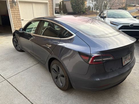 Used 2018 Tesla Model 3 Mid Range image 4