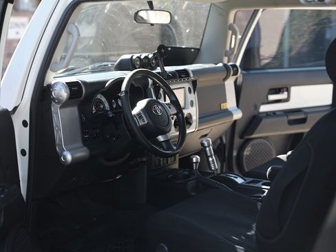 Used 2008 Toyota FJ Cruiser 4WD image 12
