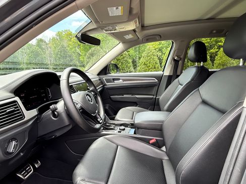 Used 2019 Volkswagen Atlas SEL R-Line AWD/4WD image 4
