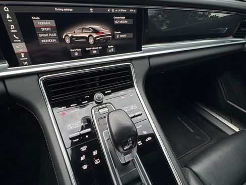 Used 2018 Porsche Panamera 4S image 12