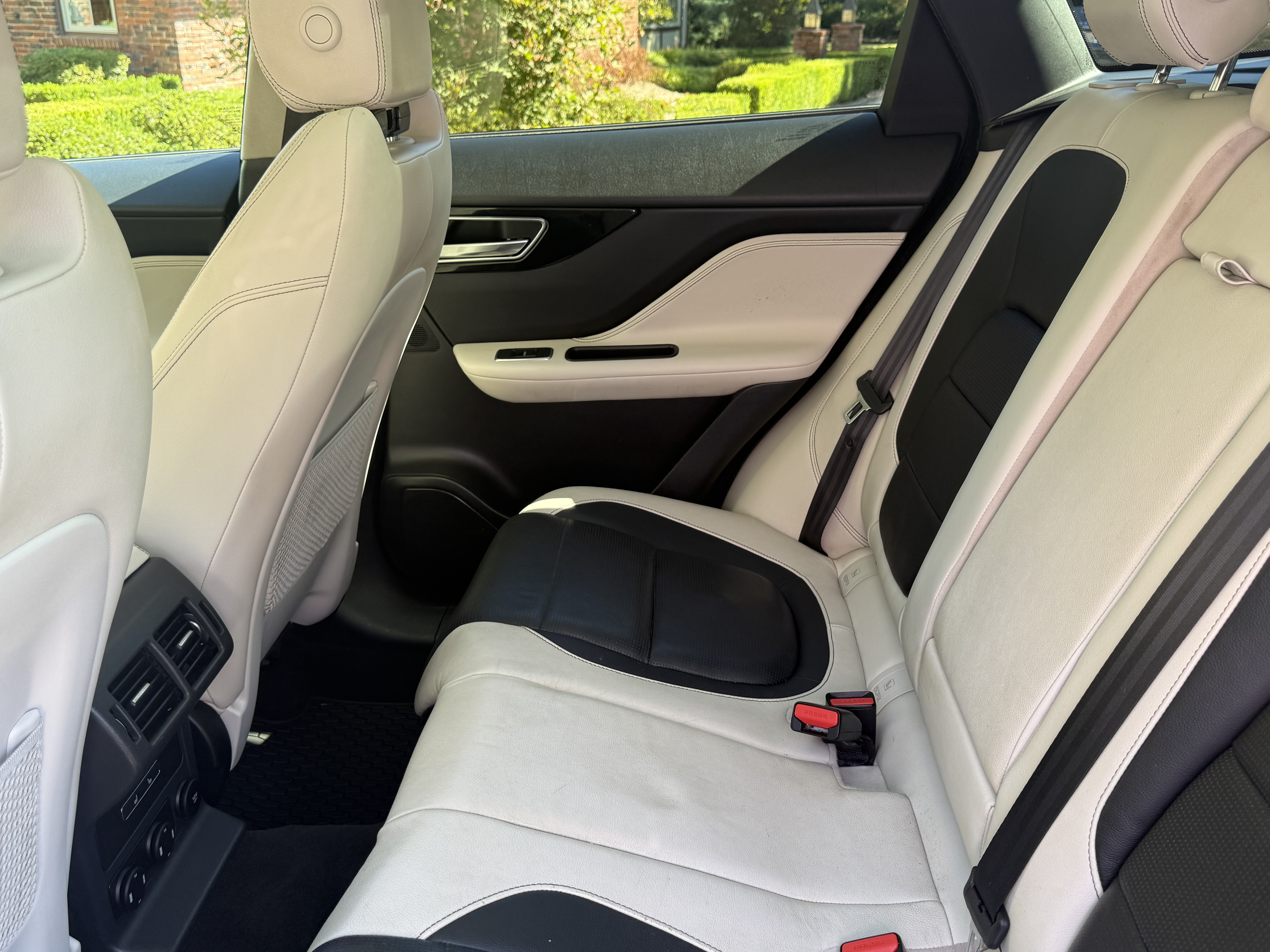 Used 2020 Jaguar F-PACE S AWD/4WD image 29