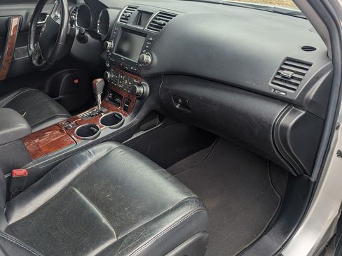 Used 2012 Toyota Highlander Limited w/ Tow Pkg image 26
