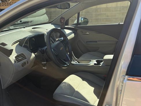 Used 2013 Chevrolet Volt Premium w/ Premium Trim Package FWD image 9