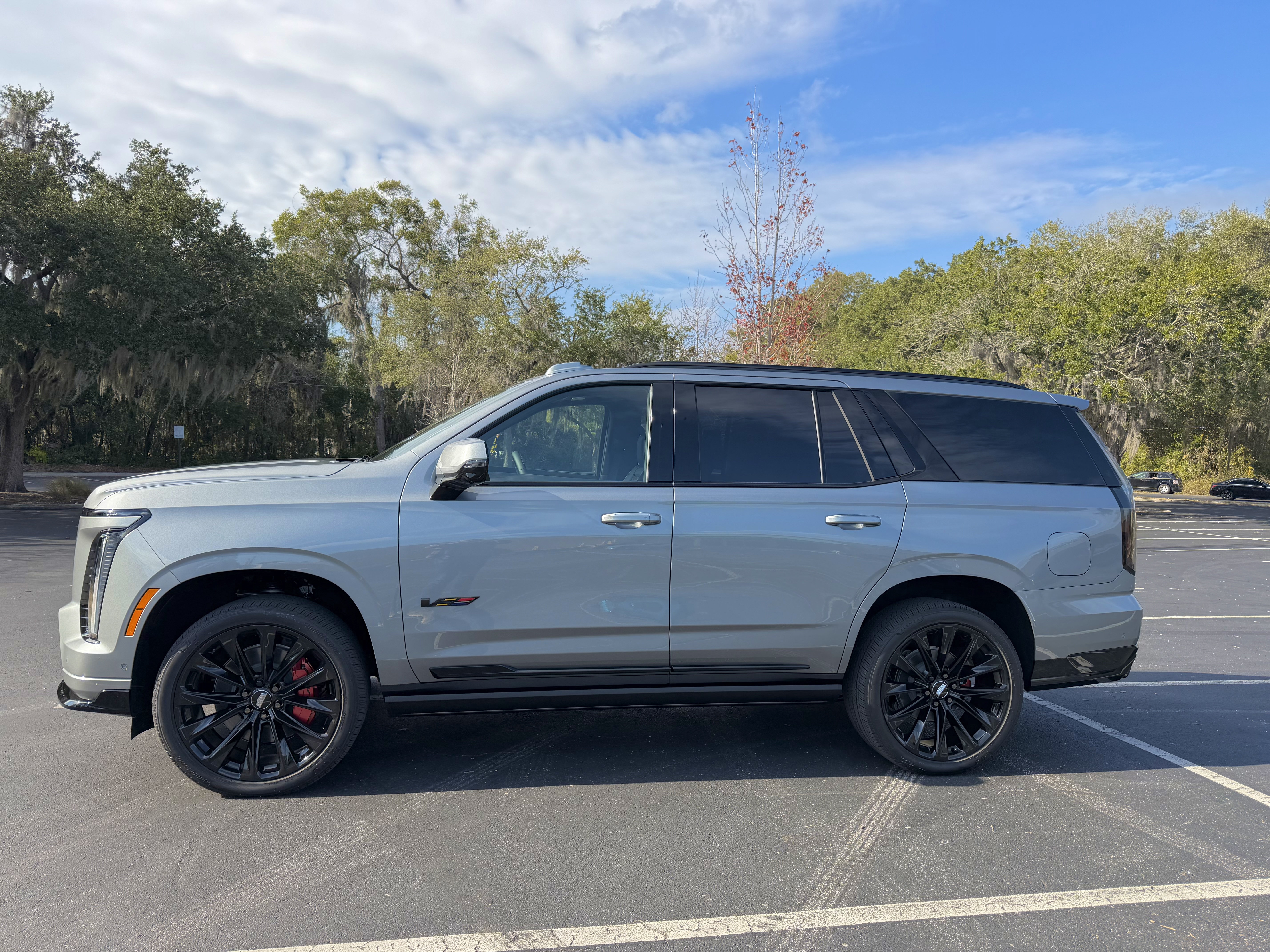 Used 2026 Cadillac Escalade V w/ LPO, ONYX Package AWD/4WD image 4