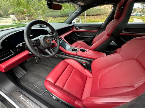 Used 2020 Porsche Taycan Turbo S AWD/4WD image 22