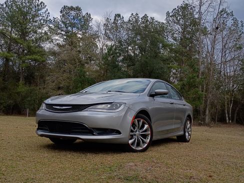 Used 2015 Chrysler 200 S image 1