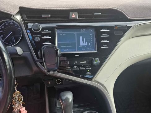 Used 2020 Toyota Camry SE image 14