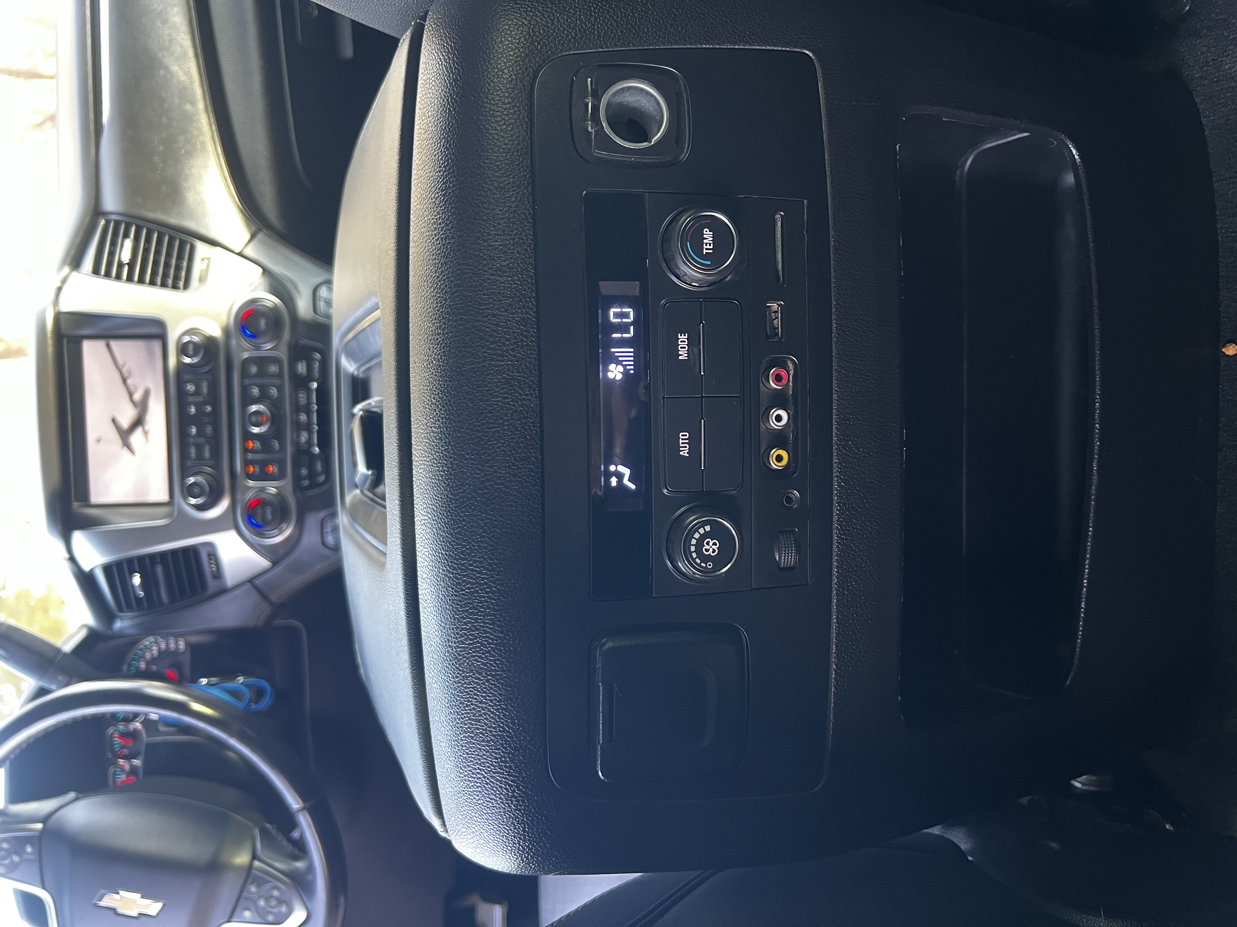 Used 2015 Chevrolet Suburban LT RWD image 18