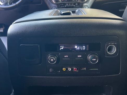 Used 2015 Chevrolet Suburban LT RWD image 18