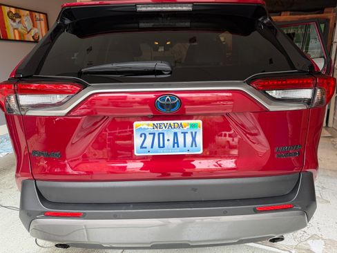 Used 2020 Toyota RAV4 Limited image 12