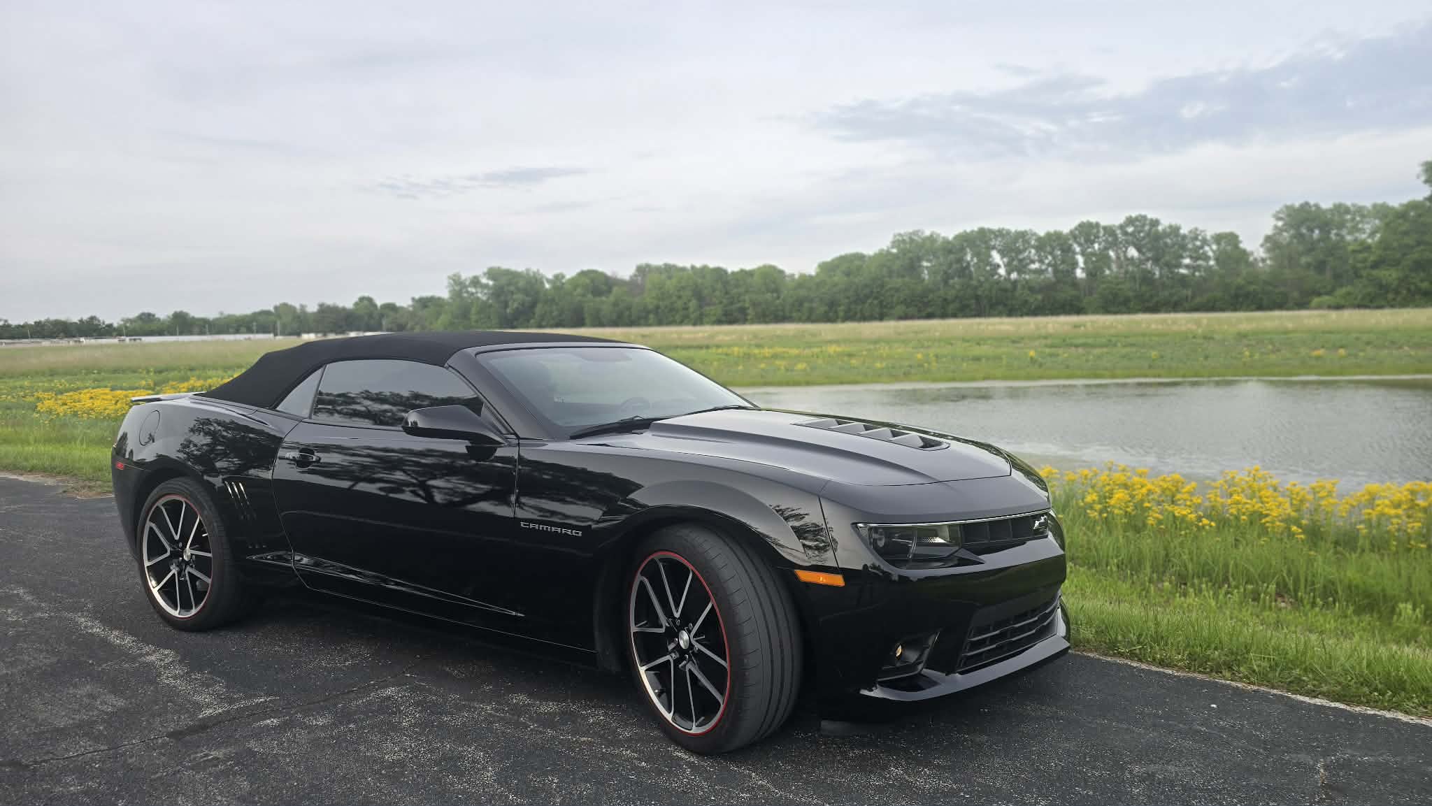 Used 2015 Chevrolet Camaro SS w/ RS Package RWD image 8