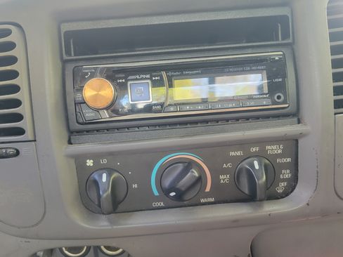 Used 2003 Ford F150 XLT image 12