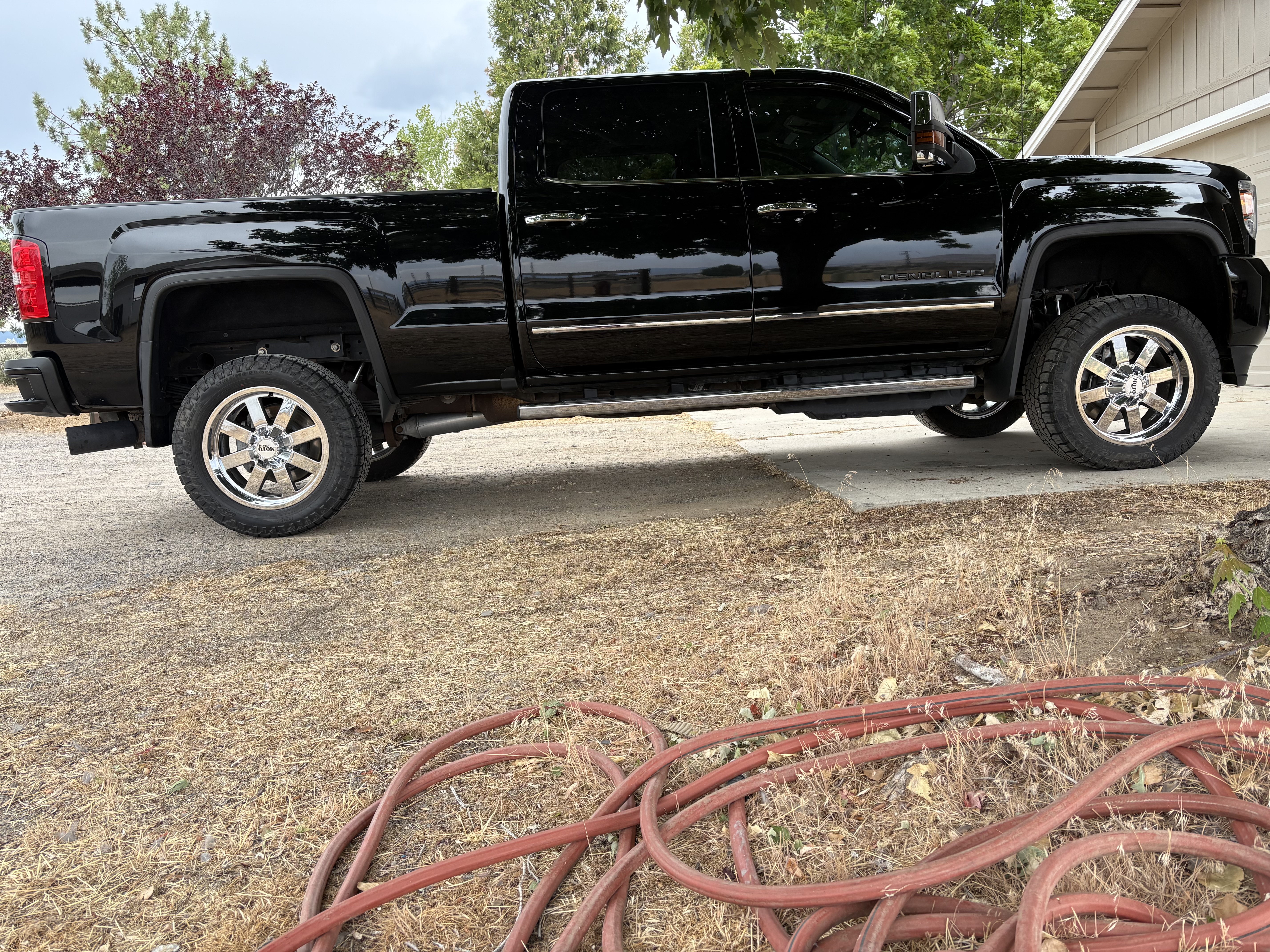 Used 2017 GMC Sierra 2500 Denali w/ Duramax Plus Package AWD/4WD image 4