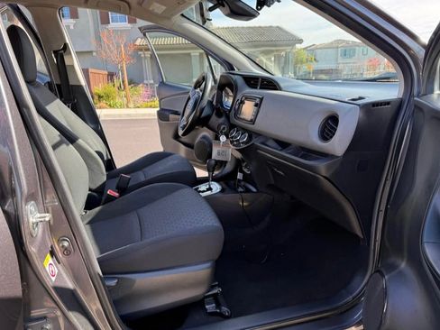 Used 2017 Toyota Yaris L w/ Carpet Mat Package FWD image 11