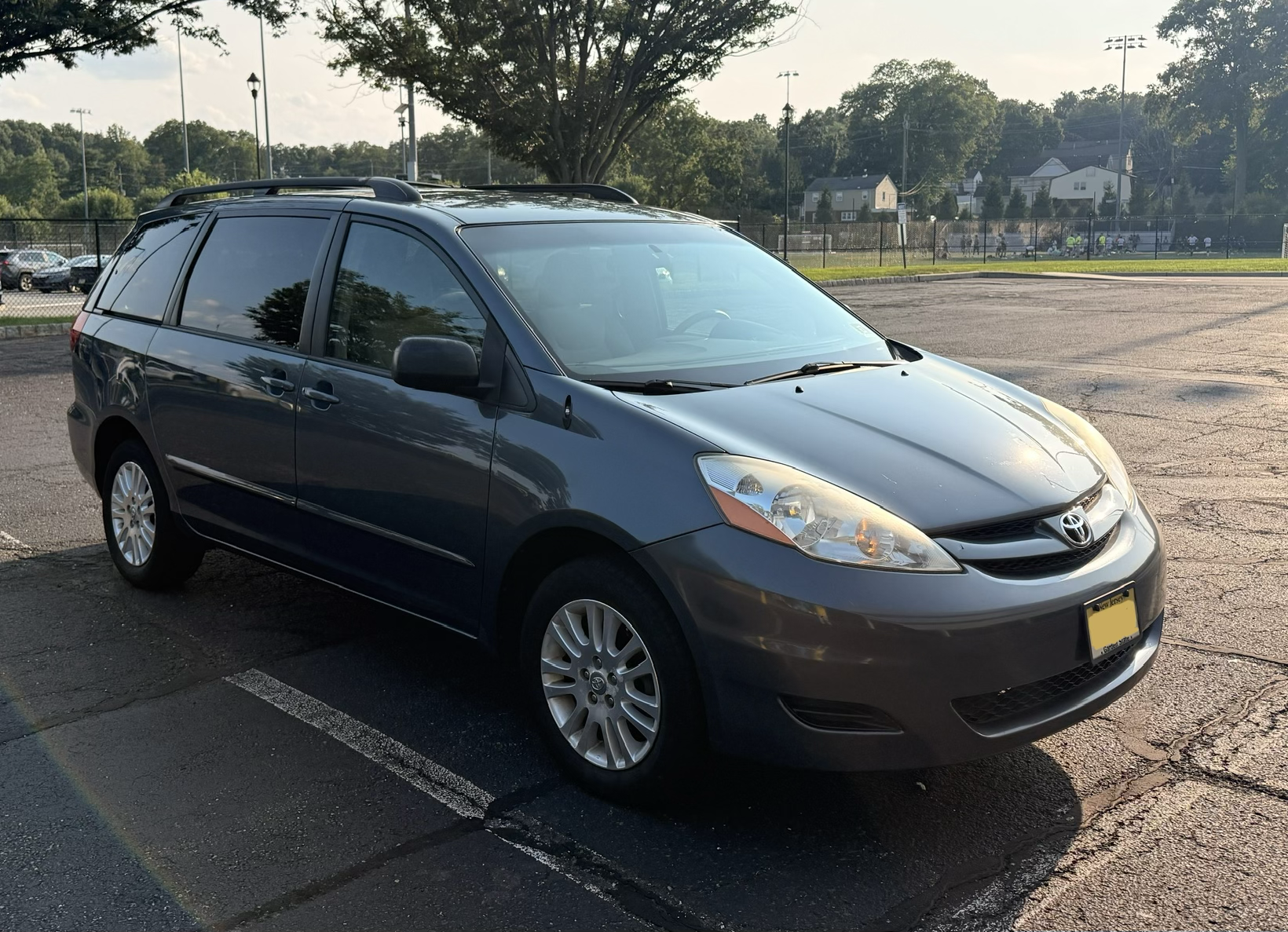 Used 2010 Toyota Sienna LE AWD/4WD image 1