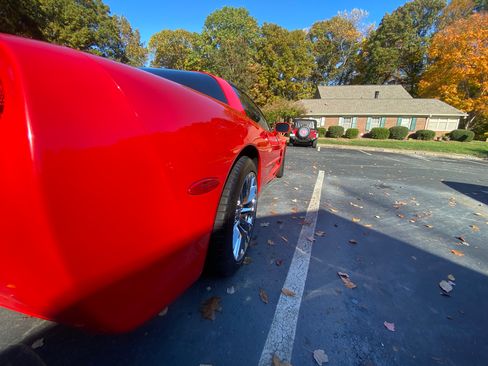 Used 2004 Chevrolet Corvette Coupe w/ Roof Package image 6