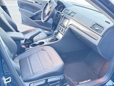 Used 2018 Volkswagen Passat 2.0T SE image 19