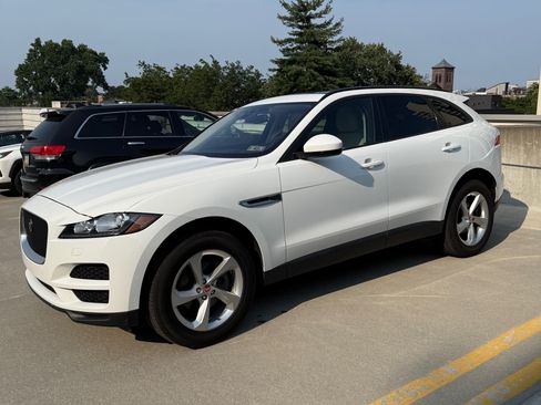 Used 2018 Jaguar F-PACE Premium image 5