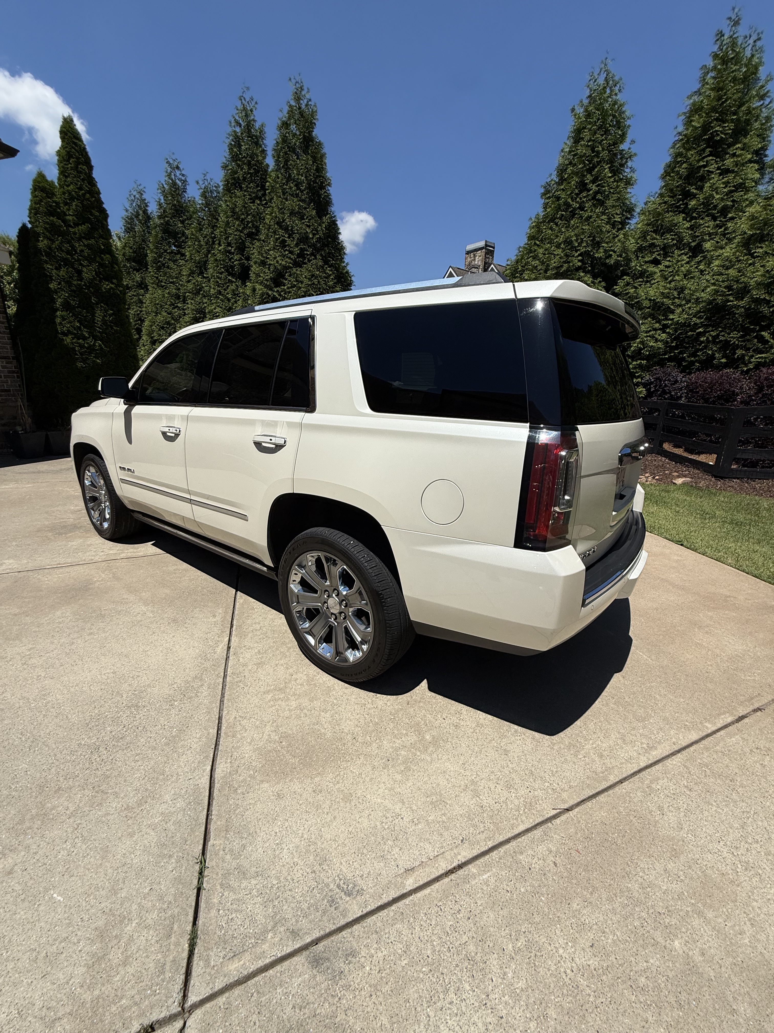 Used 2015 GMC Yukon Denali w/ Premium Package AWD/4WD image 24