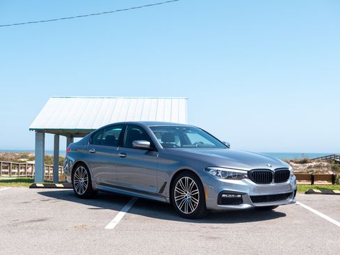 Used 2018 BMW 530i xDrive w/ M Sport Package image 2