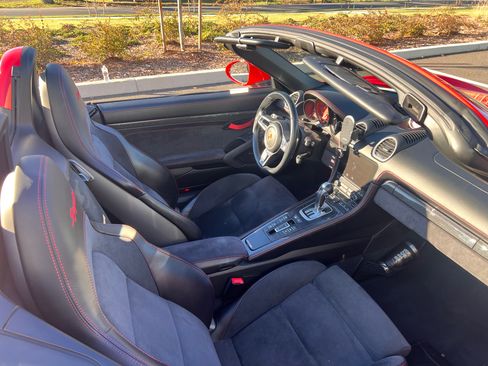 Used 2021 Porsche 718 Boxster Spyder image 23