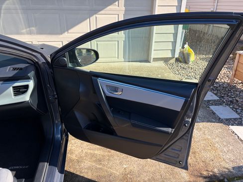 Used 2014 Toyota Corolla LE image 19