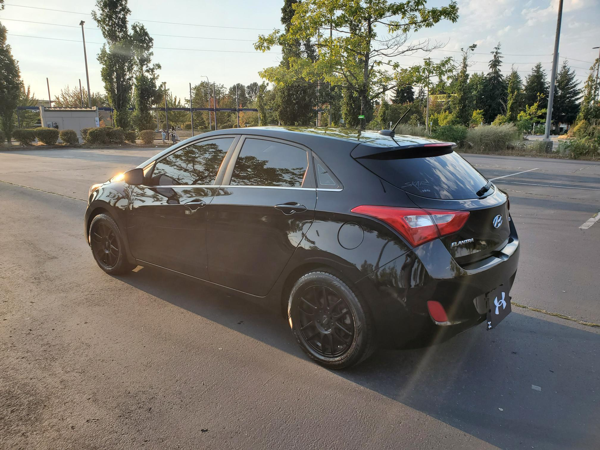 Used 2016 Hyundai Elantra GT FWD image 2