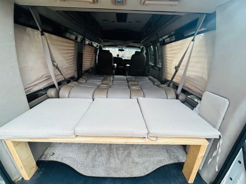 Used 2002 Chevrolet Express 1500 w/ LS Preferred Equipment Group image 16