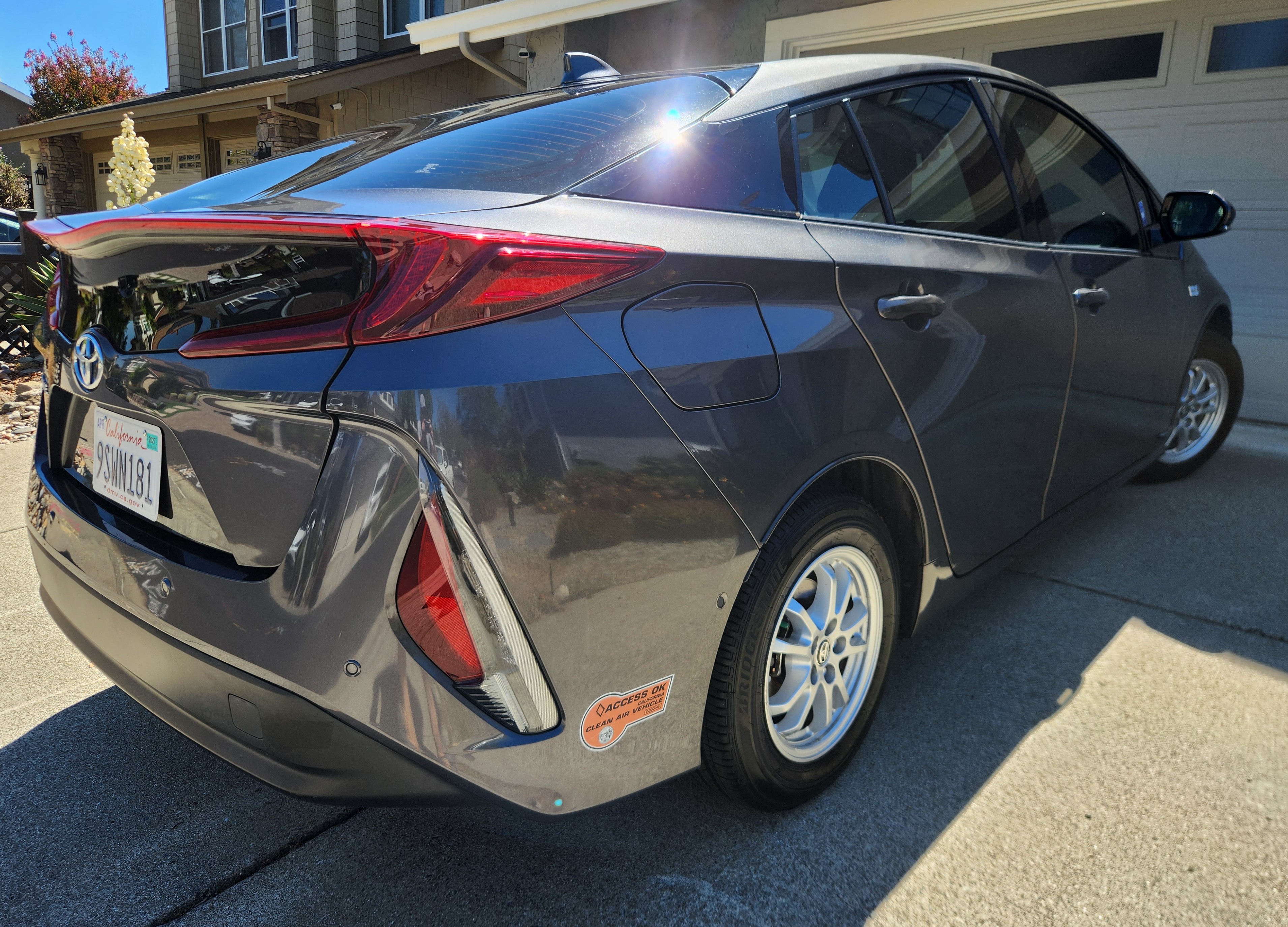 Used 2019 Toyota Prius Prime Advanced FWD image 9