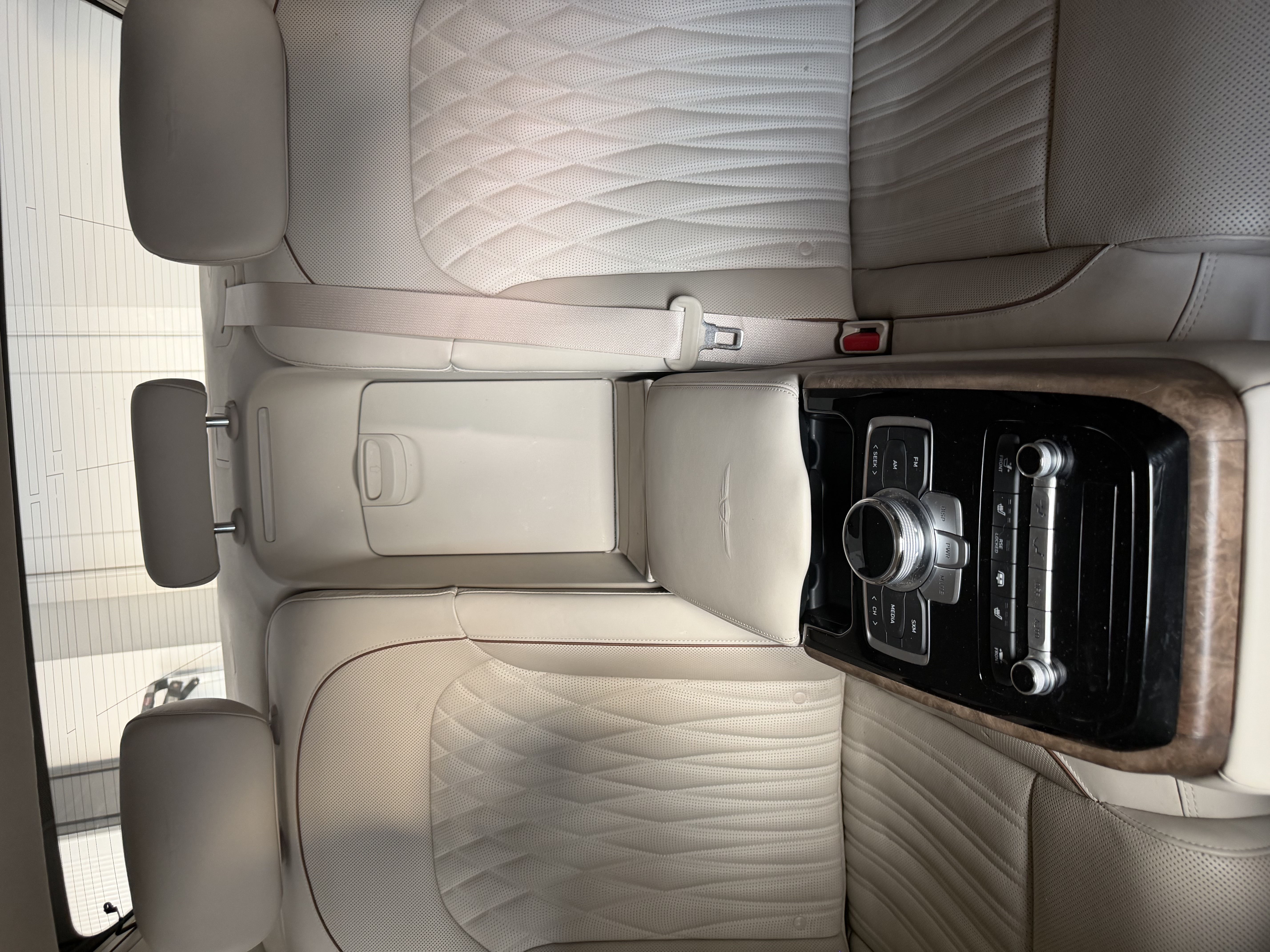 Used 2022 Genesis G90 3.3T Premium RWD image 15