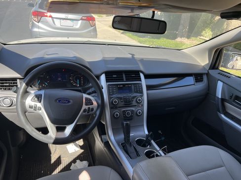 Used 2013 Ford Edge SE image 2